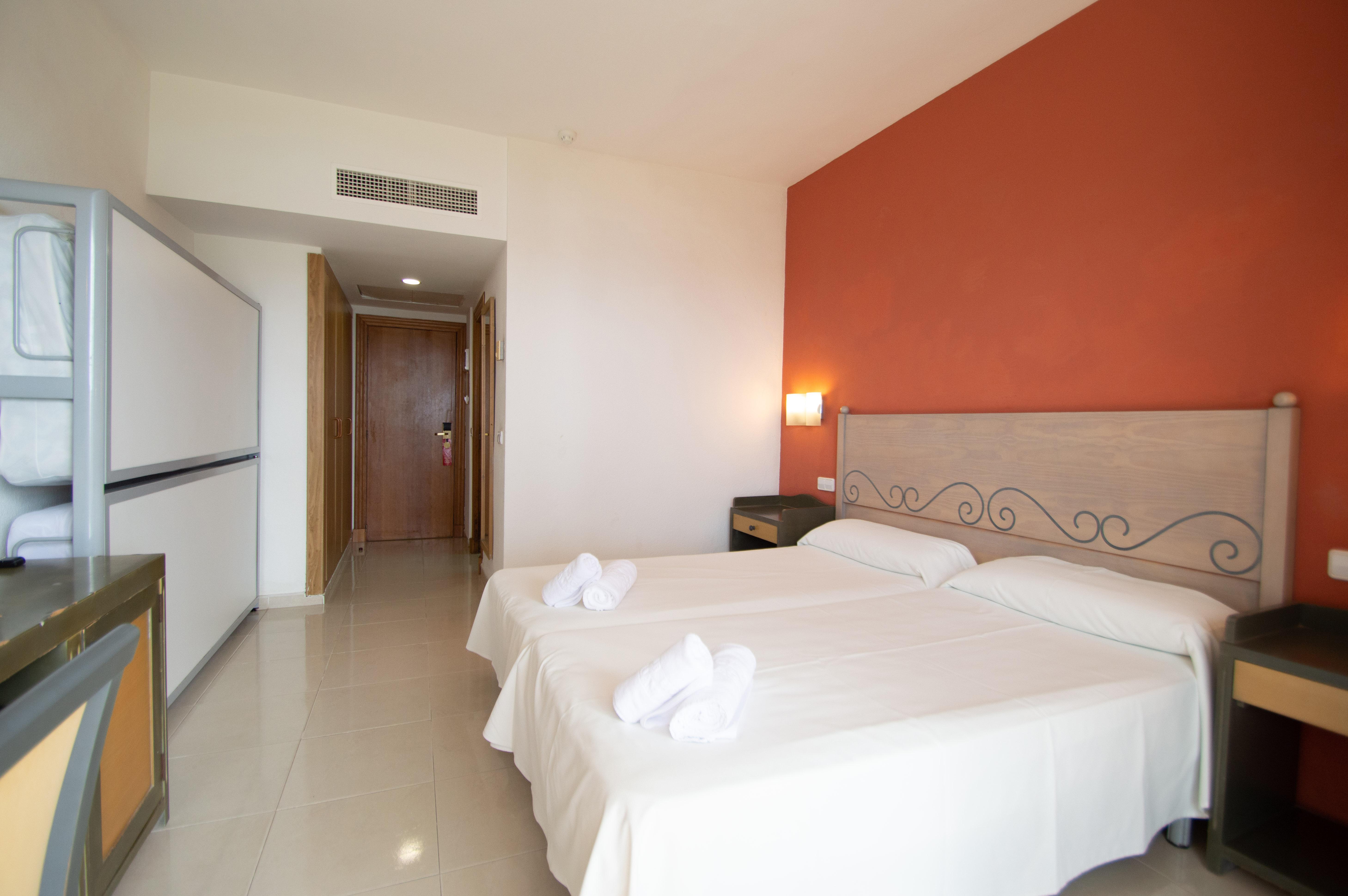 Club Hotel Aguamarina Arenal d'en Castell Exterior photo